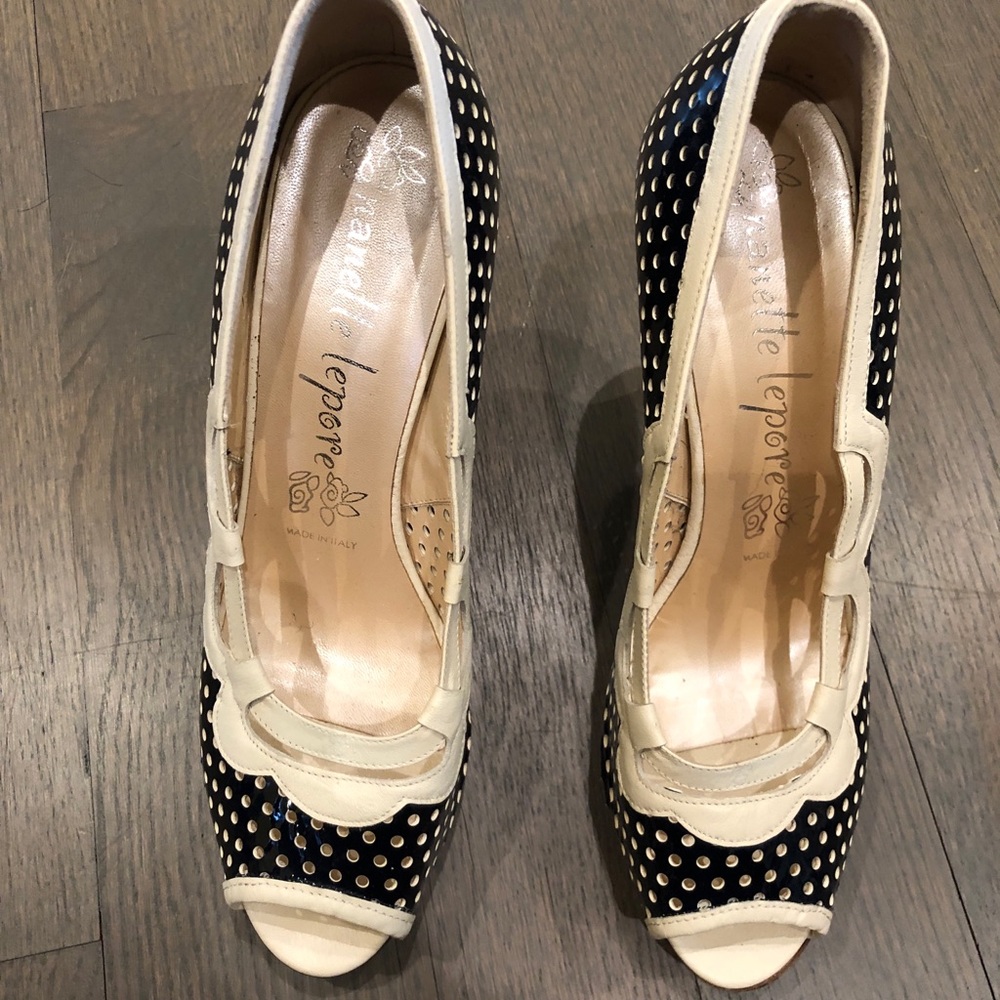 Artsy patent leather black-and-white pumps - Picture 2 of 5
